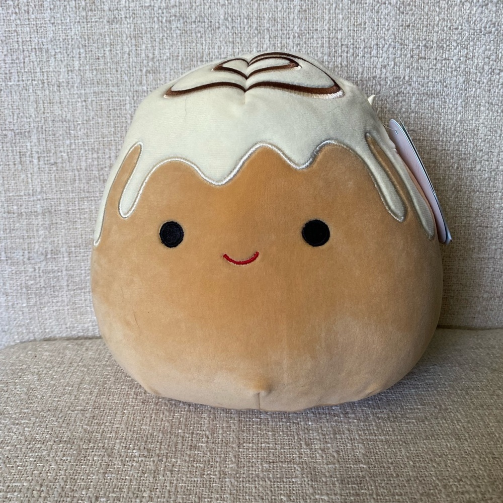 Squishmallows 8” Chanel Cinnamon Roll. New with tags.